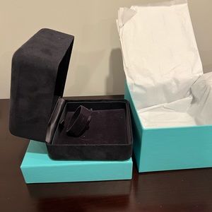 Tiffanys-  TIFFANY & CO. New and authentic box with interior velvet box inside
